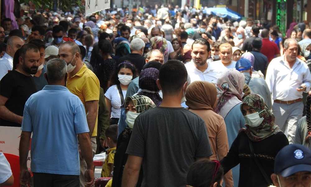 Vaka sayısının arttığı Gaziantep’te caddeler doldu taştı