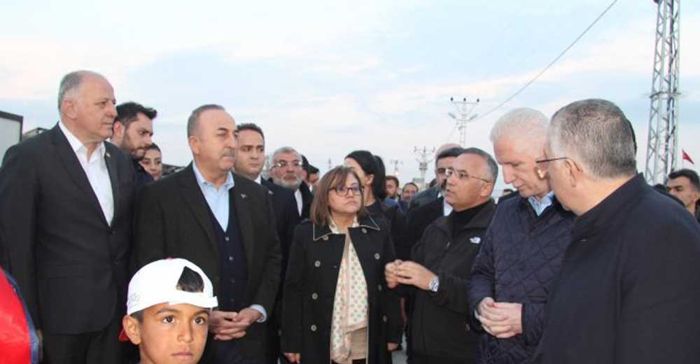 Dışişleri Bakanı Çavuşoğlu iftarını depremzedelerle yaptı 