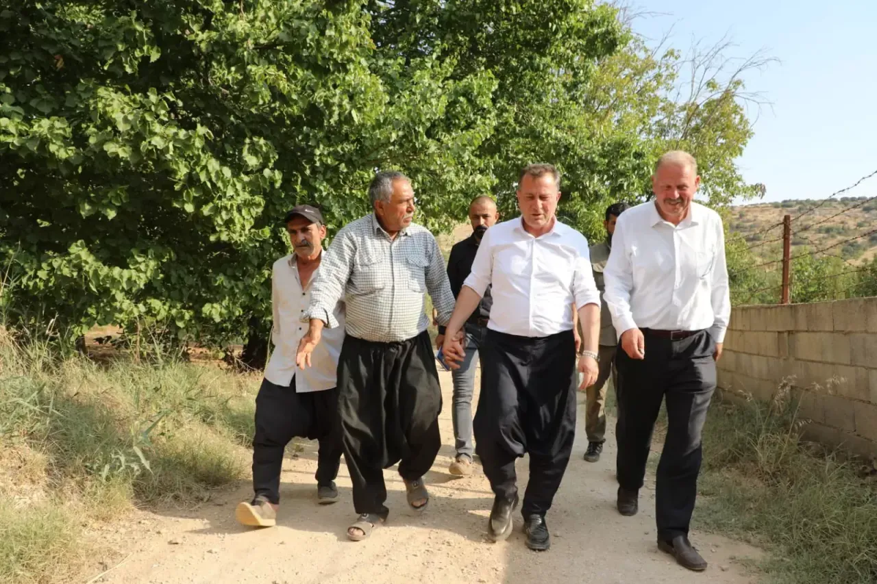 Nizip Belediye Başkanı Ali Doğan şalvarı giydi köylere indi!