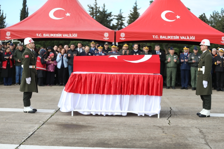 Şehit F-16 pilotu Bolat'ın cenazesi memleketine uğurlandı