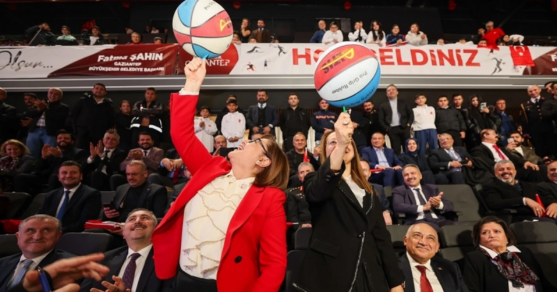 Kamil Ocak Spor Salonu, Bakan Bak’ın katılımıyla açıldı