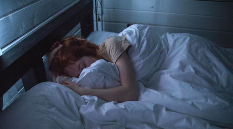 Neden Uykumuzda Konuşuruz?