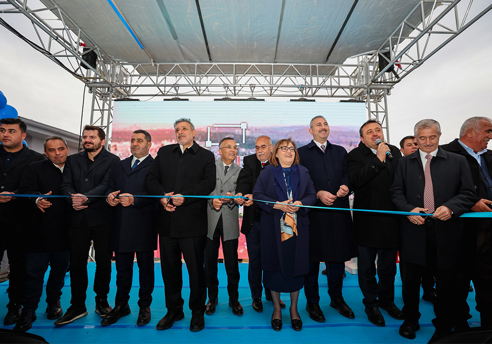 Mithat Paşa Parkı hizmete girdi